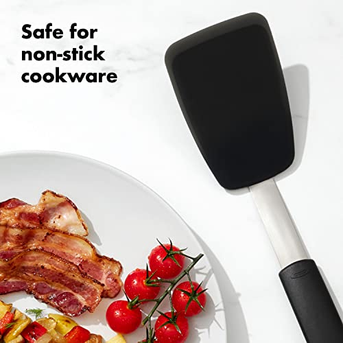 OXO Good Grips Small Silicone Flexible Turner - Black | Spatula, Heat Resistant and Flexible Head, Non-Stick Safe, Ideal for Flipping Burgers or Eggs, Dishwasher Safe